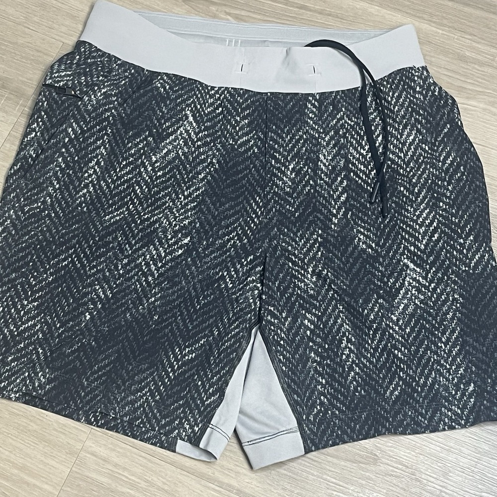 Lululemon Surge Lined Shorts 7" Large Mens Black White Herringbone Running Gym